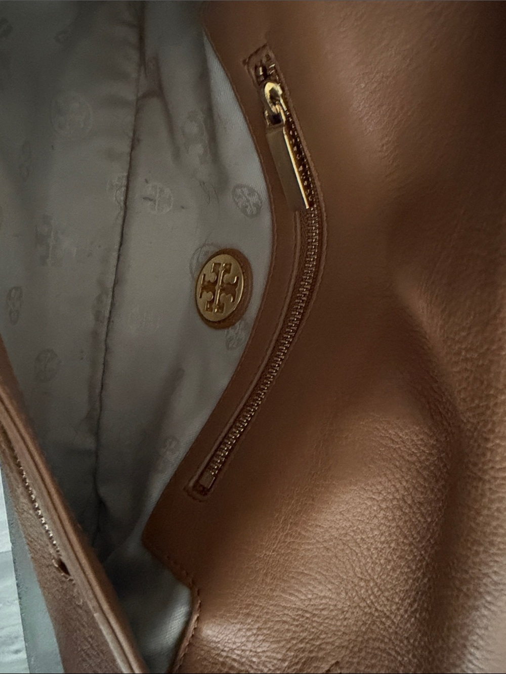 Tory Burch Tan Leather Chain Crossbody with Gold Hardware - Picture 4 of 7